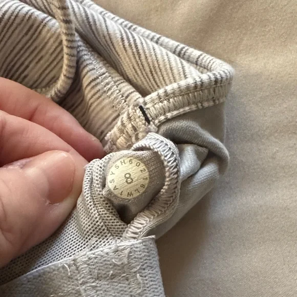 Lululemon Light Gray Tank Top Size 8 - Picture 4 of 4